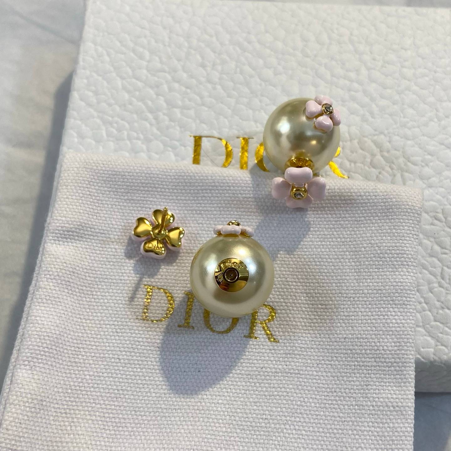 Dior ディオール レディース ピアス レジンパール CDイニシャル ホワイトレジンパール デザイン ブランドアクセサリー 上品 普段使い - 画像 3