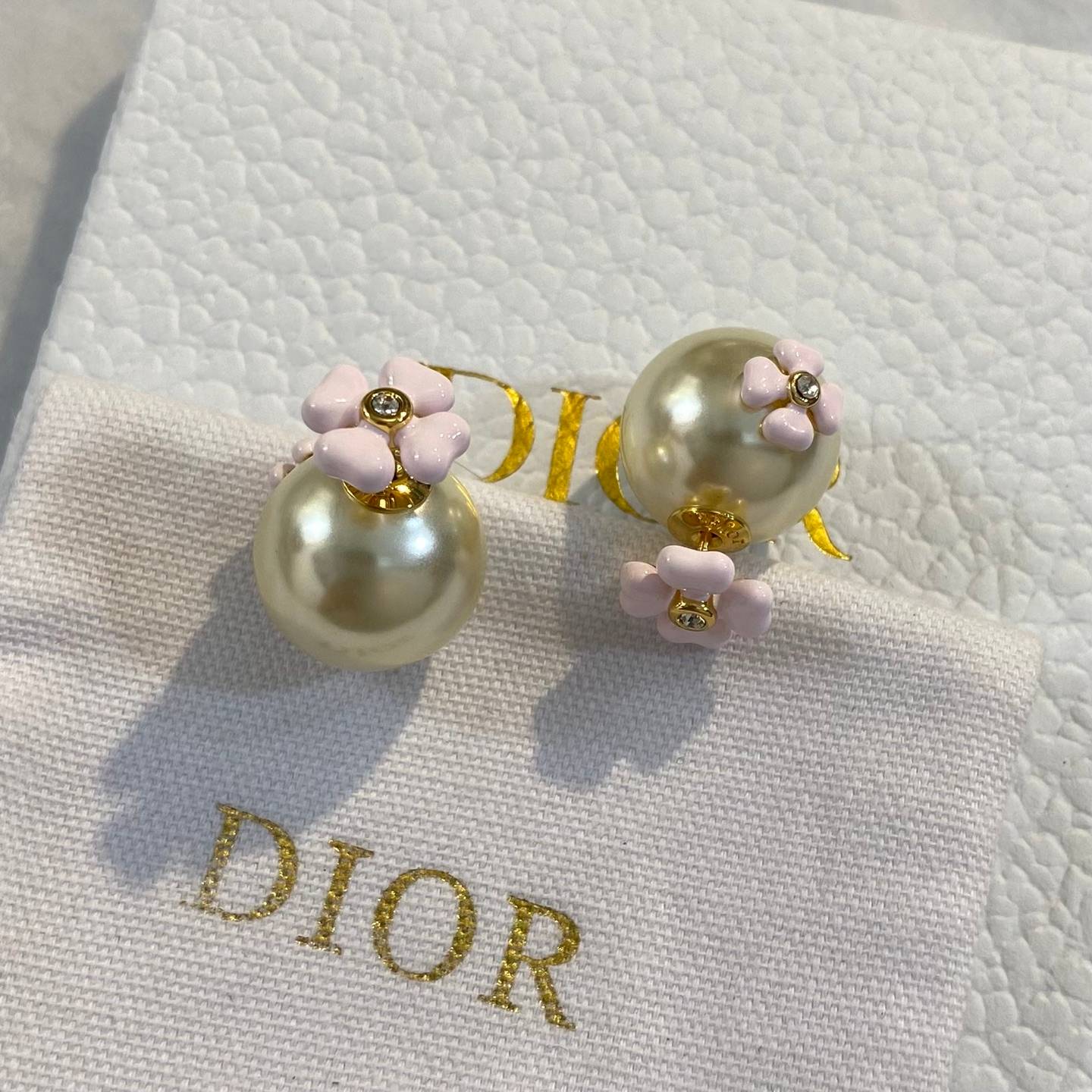 Dior ディオール レディース ピアス レジンパール CDイニシャル ホワイトレジンパール デザイン ブランドアクセサリー 上品 普段使い - 画像 4
