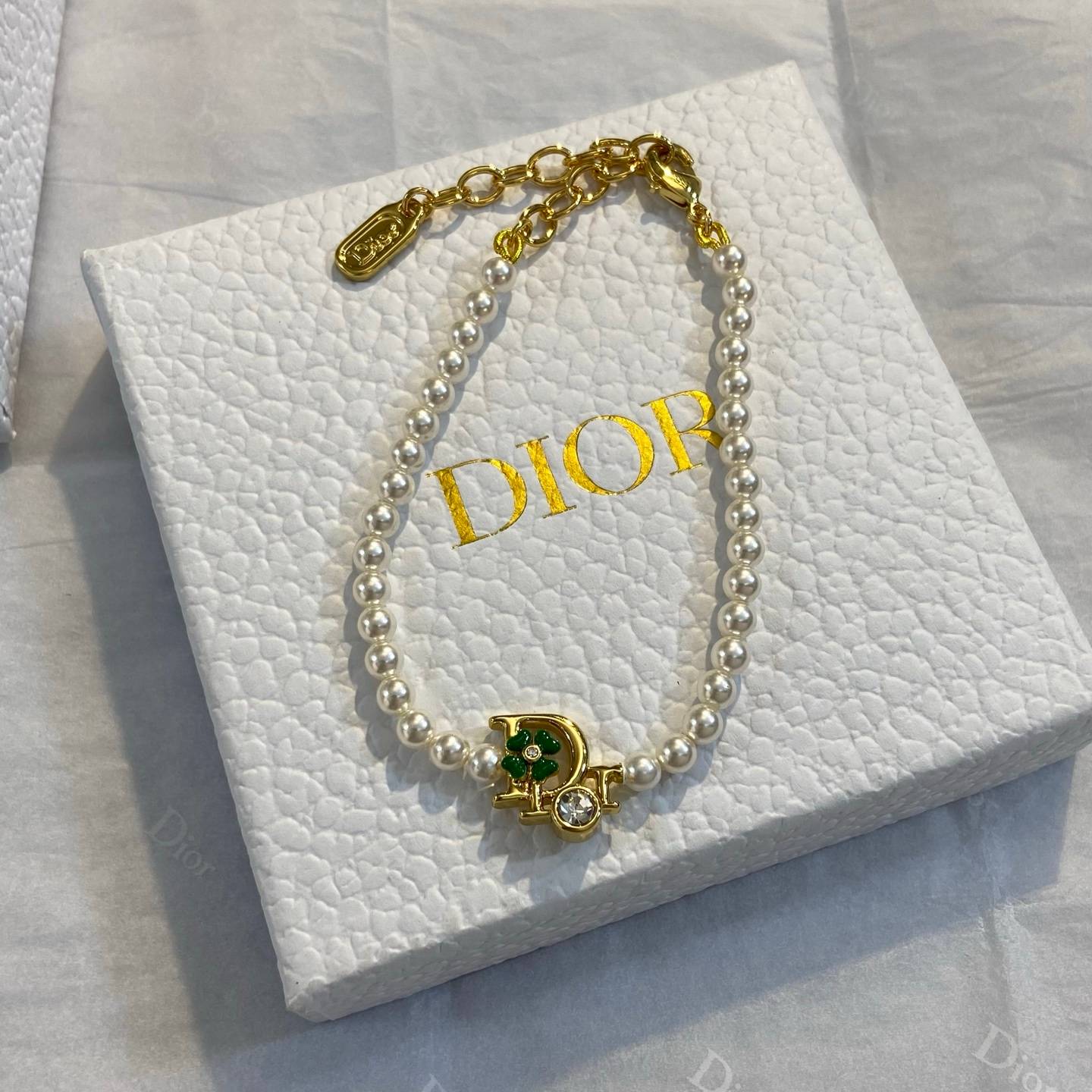 Dior ディオール レディース ブレスレット ディオールロゴ レジンパール ゴールドフィニッシュ ブランドアクセサリー 上品 普段使い ギフト