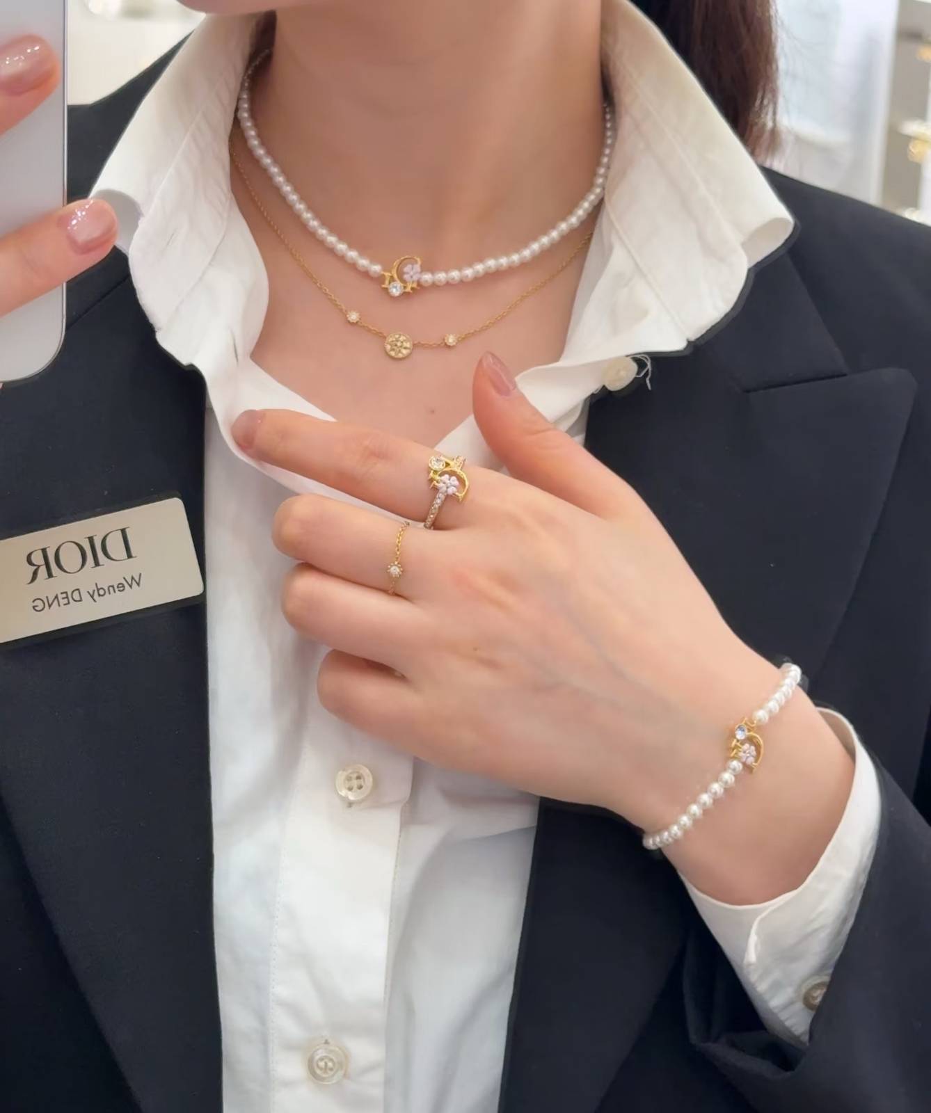Dior ディオール レディース ブレスレット ディオールロゴ レジンパール ゴールドフィニッシュ ブランドアクセサリー 上品 普段使い ギフト - 画像 3