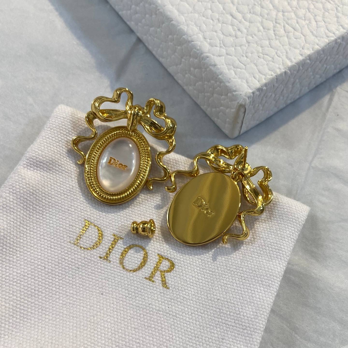 Dior ディオール レディース ピアス ロゴネックレス ブランドアクセサリー 上品 プチCD レジンパール ゴールドフィニッシュ チェーンモチーフ デイリーユ - 画像 5