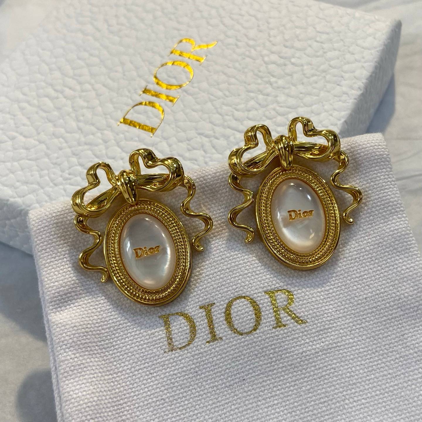 Dior ディオール レディース ピアス ロゴネックレス ブランドアクセサリー 上品 プチCD レジンパール ゴールドフィニッシュ チェーンモチーフ デイリーユ - 画像 6