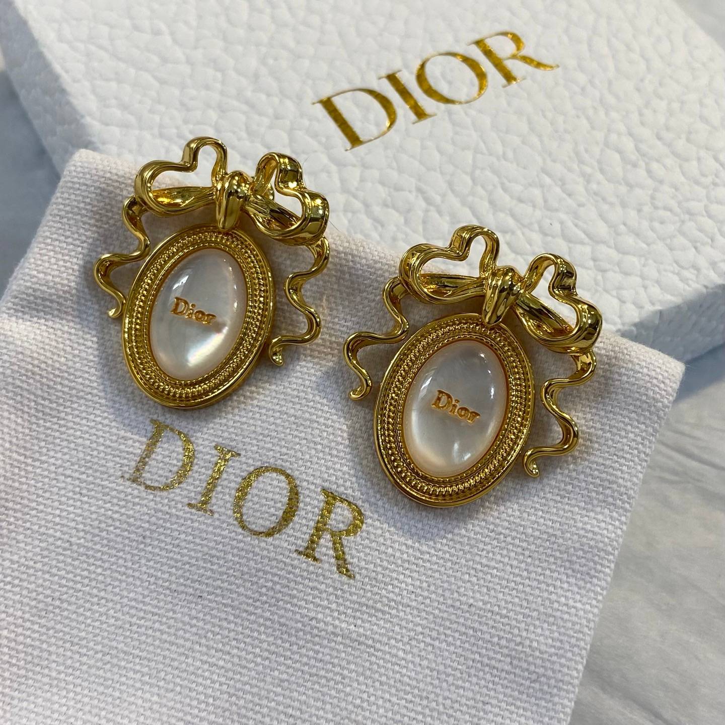 Dior ディオール レディース ピアス ロゴネックレス ブランドアクセサリー 上品 プチCD レジンパール ゴールドフィニッシュ チェーンモチーフ デイリーユ - 画像 7