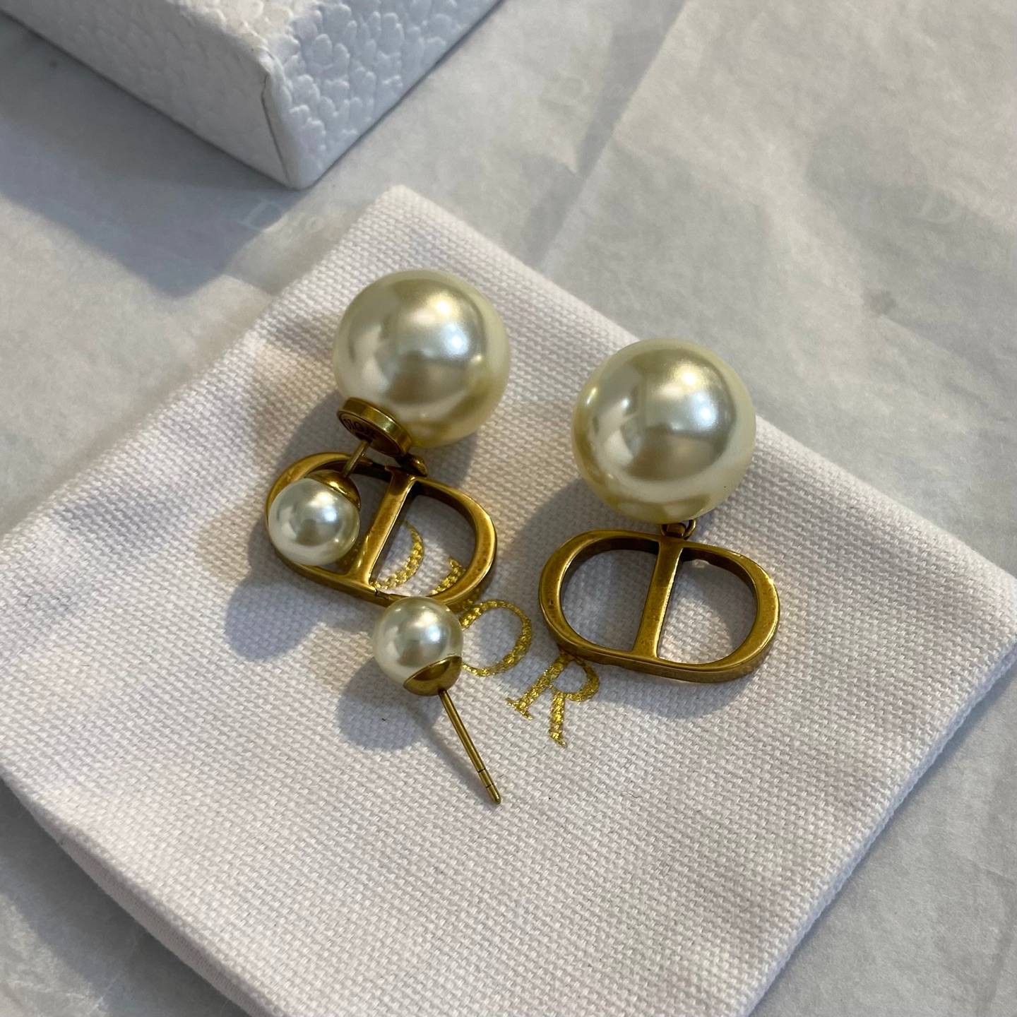 Dior ディオール レディース ピアス CDロゴ レジンパール クリスタル ブランドアクセサリー 上品 プチCD ギフト - 画像 5
