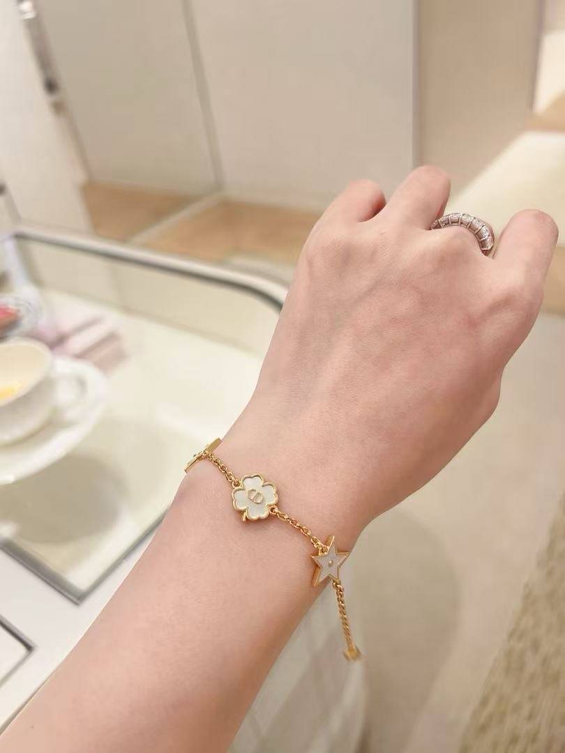 Dior ディオール レディース ブレスレット クレール ディー リュヌ レジンパール チェーンモチーフ ブランドアクセサリー 上品 普段使い ギフト - 画像 5