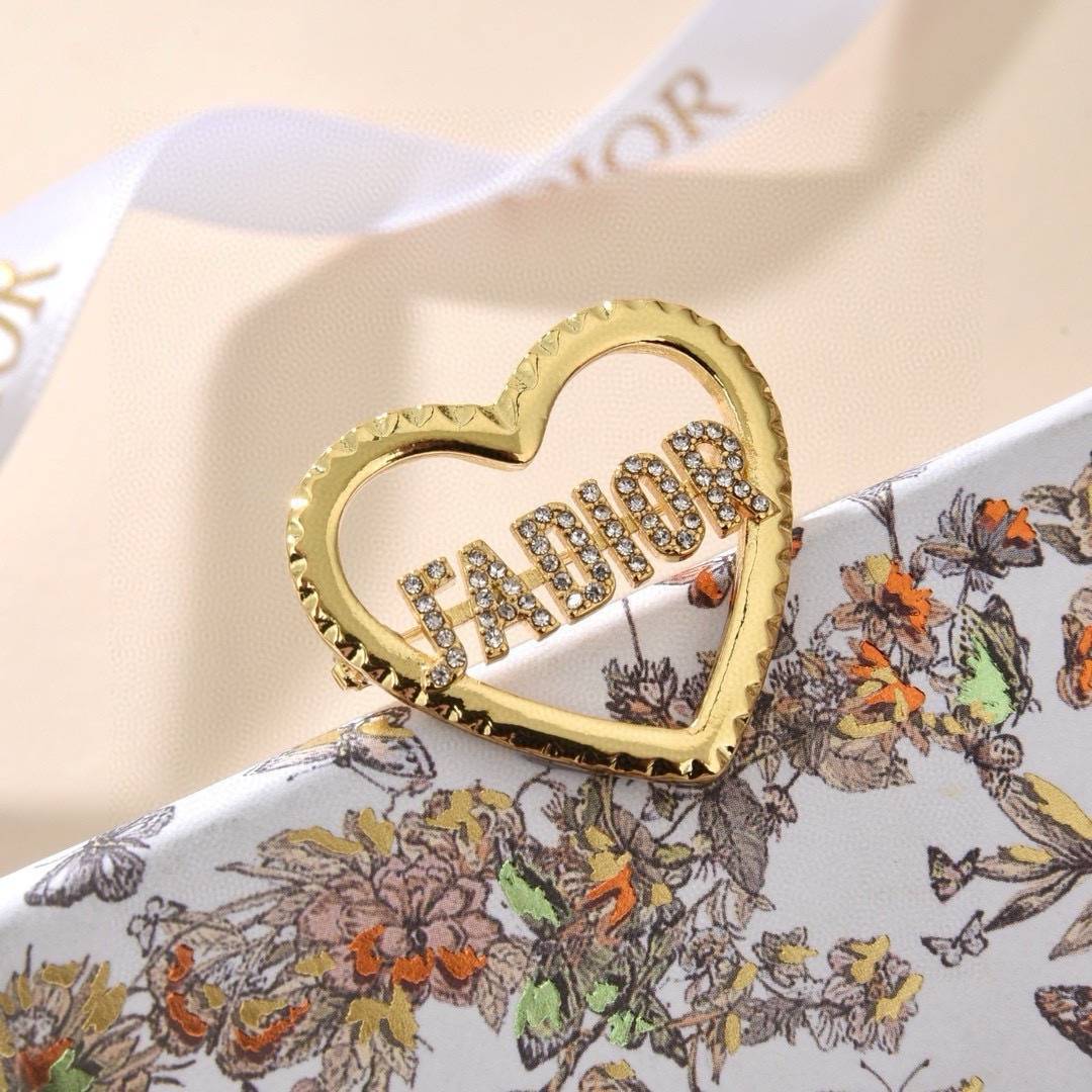 Dior ディオール レディース ブローチ CDロゴ ハートモチーフ レジンパール クリスタル ブランドアクセサリー 上品 プレゼント - 画像 2