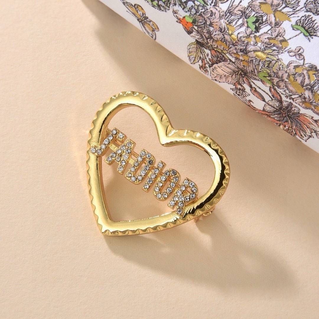 Dior ディオール レディース ブローチ CDロゴ ハートモチーフ レジンパール クリスタル ブランドアクセサリー 上品 プレゼント - 画像 4