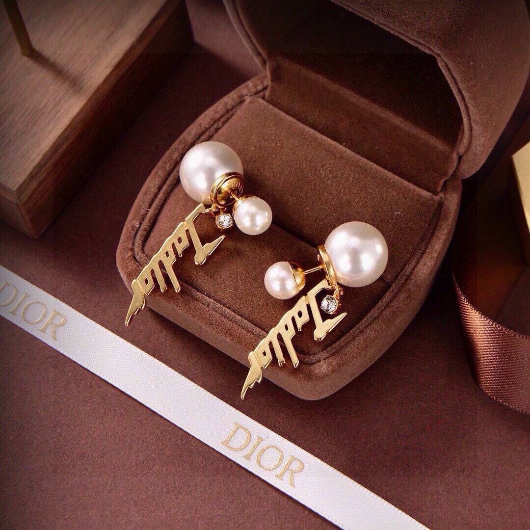 Dior ディオール レディース ピアス Dior Tribales ディオールロゴ レジンパール ゴールドフィニッシュ ブランドアクセサリー 上品 普段使い - 画像 2