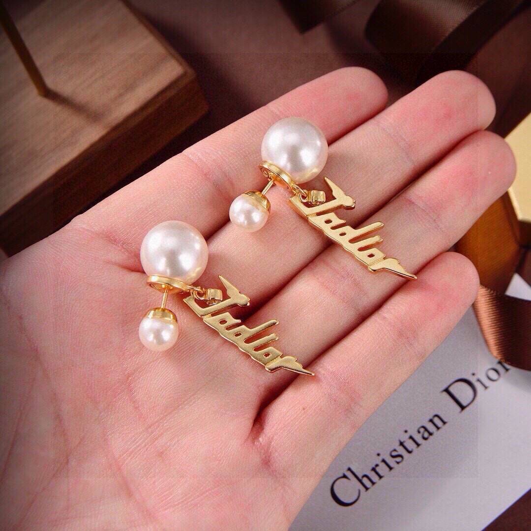 Dior ディオール レディース ピアス Dior Tribales ディオールロゴ レジンパール ゴールドフィニッシュ ブランドアクセサリー 上品 普段使い - 画像 3