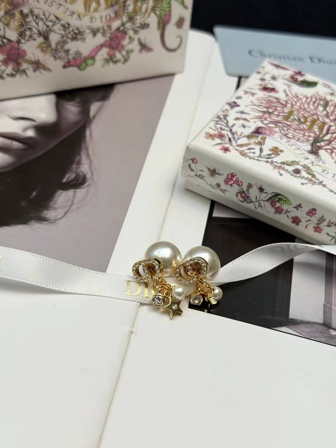Dior ディオール レディース ピアス CDロゴ レジンパール チェーンモチーフ ブランドアクセサリー 上品 华やか プレゼント - 画像 3