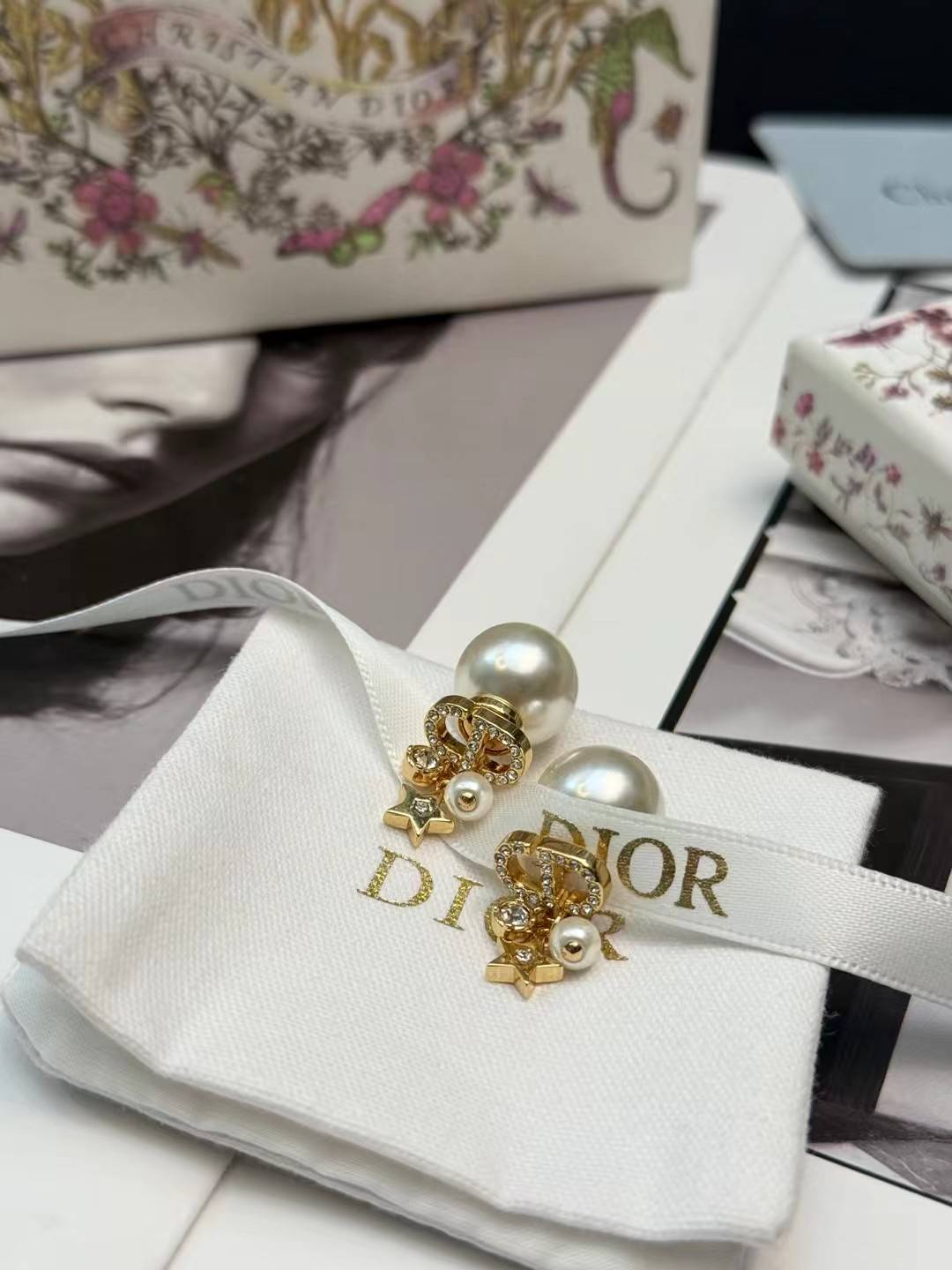 Dior ディオール レディース ピアス CDロゴ レジンパール チェーンモチーフ ブランドアクセサリー 上品 华やか プレゼント - 画像 4