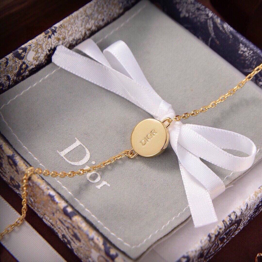 Dior ディオール レディース ブレスレット CDロゴ ゴールドフィニッシュ レジンパール ブランドアクセサリー 上品 普段使い ギフト - 画像 2