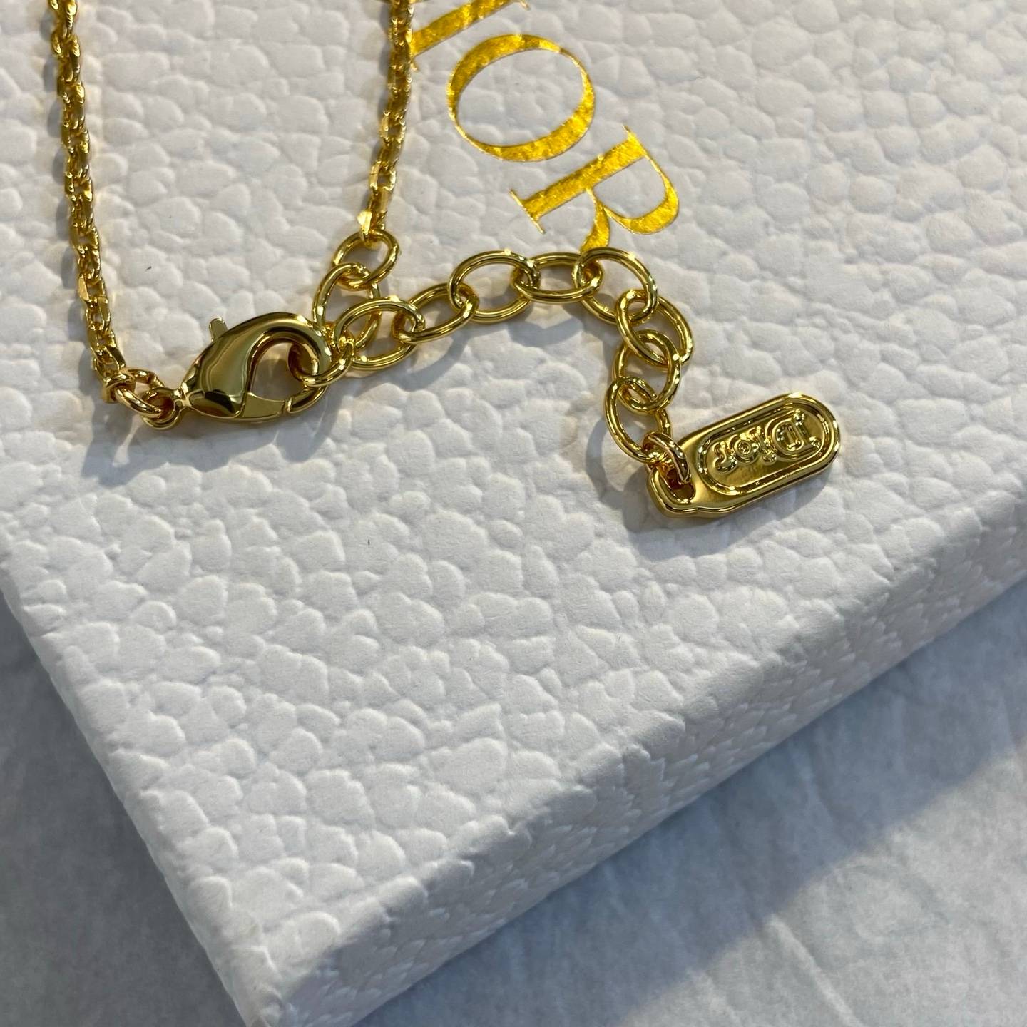 Dior ディオール レディース ブレスレット CDロゴ ゴールドフィニッシュ レジンパール ブランドアクセサリー 上品 普段使い - 画像 2