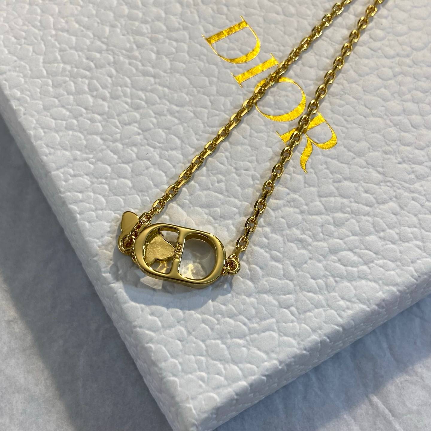 Dior ディオール レディース ブレスレット CDロゴ ゴールドフィニッシュ レジンパール ブランドアクセサリー 上品 普段使い - 画像 3