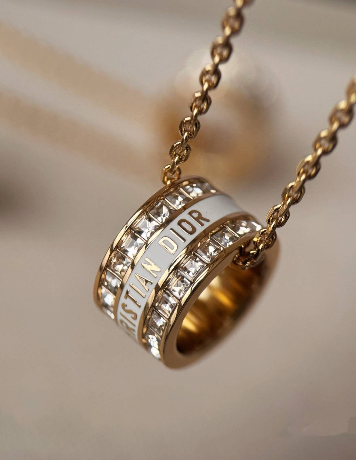 Dior ディオール レディース ネックレス CDロゴ レジンパール ゴールドフィニッシュ ブランドアクセサリー 上品 結婚式 ギフト - 画像 4