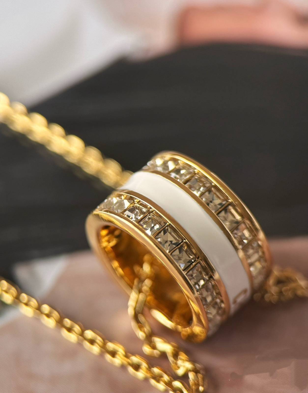 Dior ディオール レディース ネックレス CDロゴ レジンパール ゴールドフィニッシュ ブランドアクセサリー 上品 結婚式 ギフト - 画像 5