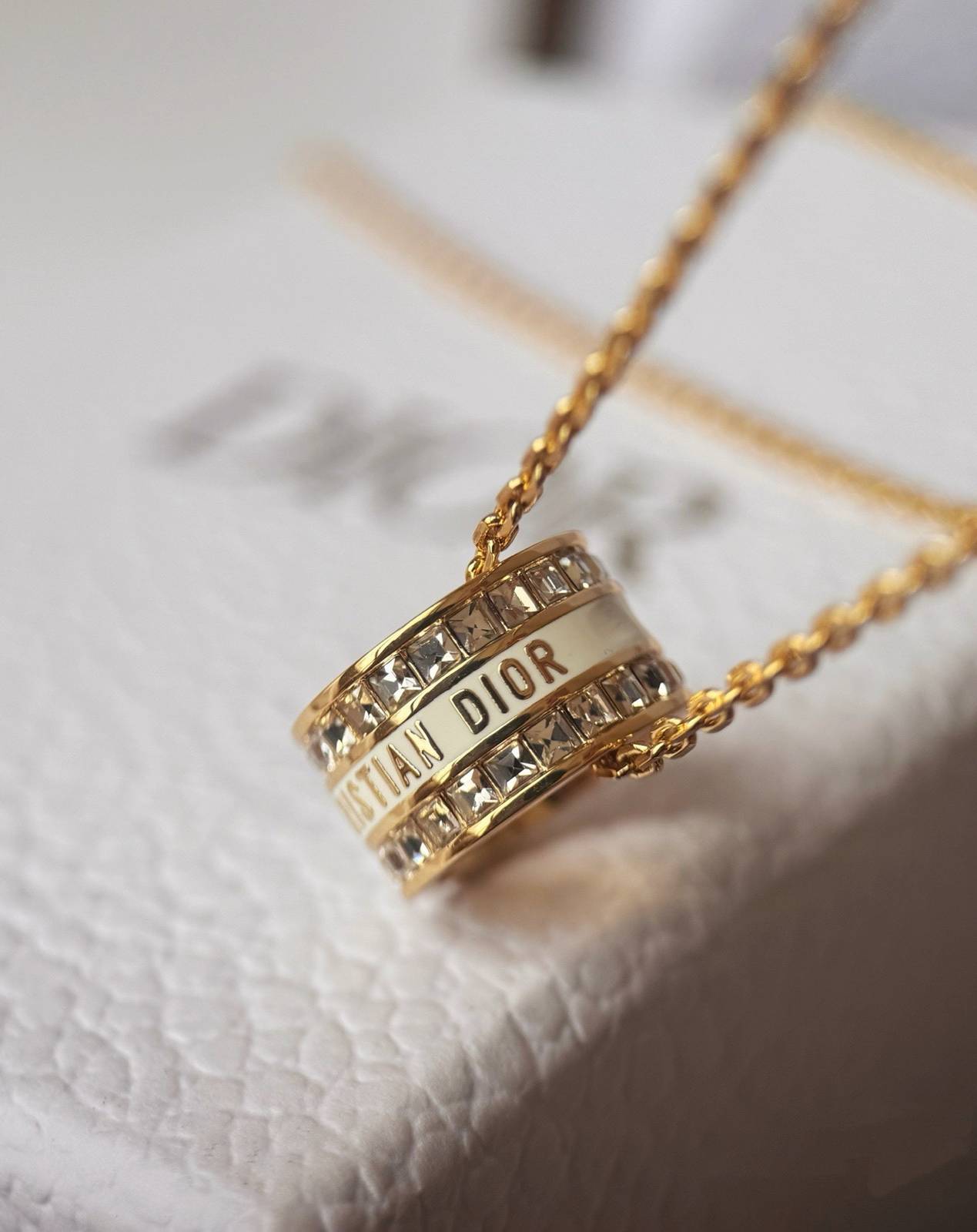 Dior ディオール レディース ネックレス CDロゴ レジンパール ゴールドフィニッシュ ブランドアクセサリー 上品 結婚式 ギフト - 画像 6