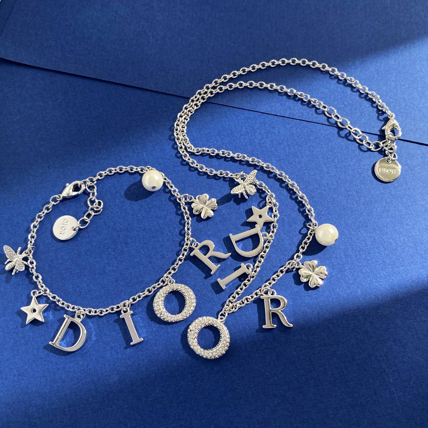 Dior ディオール レディース ブレスレット ブランドアクセサリー CDロゴ レジンパール チェーンモチーフ 上品 普段使い ギフト - 画像 3