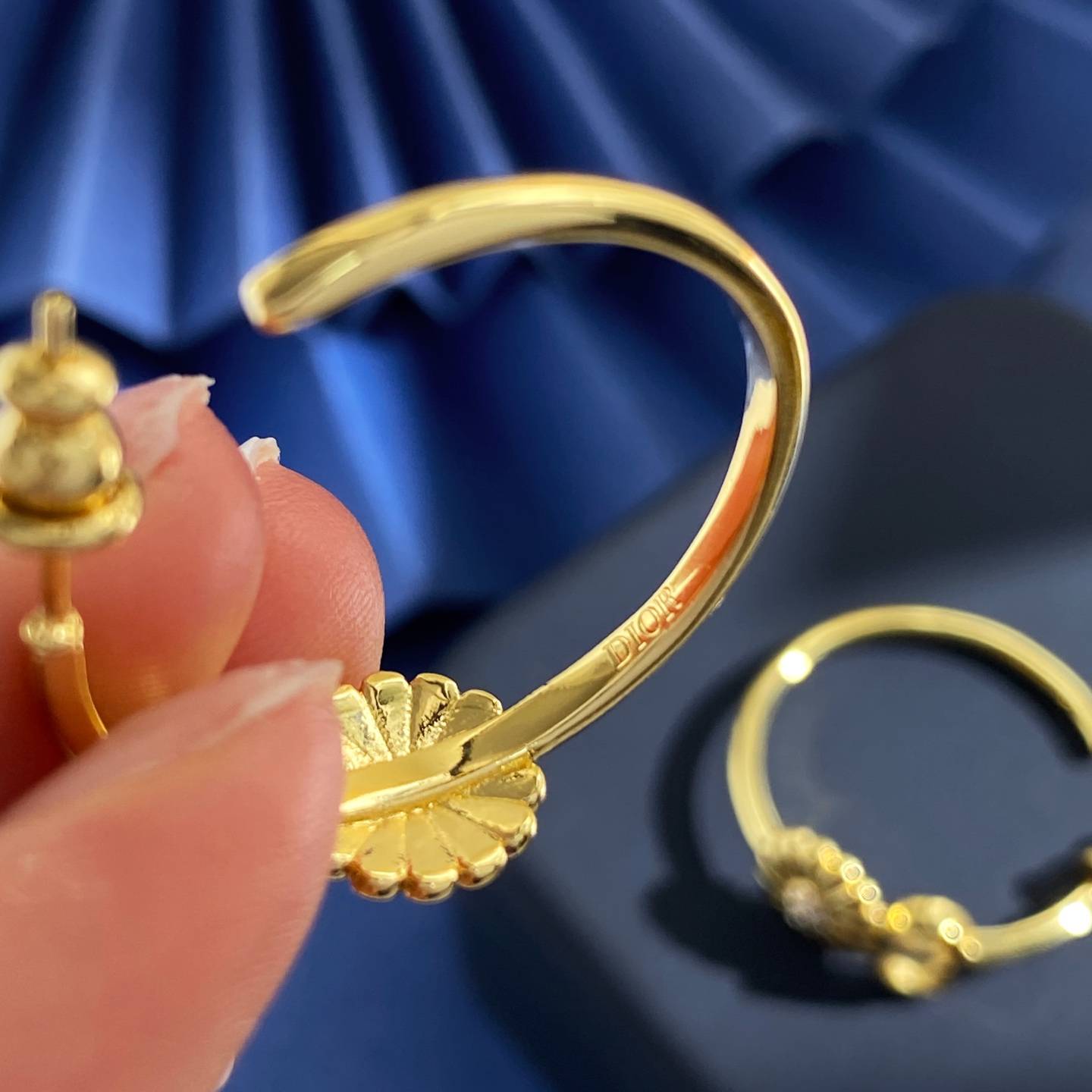 Dior ディオール レディース ピアス フラワー デザイン CDロゴ ゴールドフィニッシュ ブランドアクセサリー 上品 普段使い - 画像 4