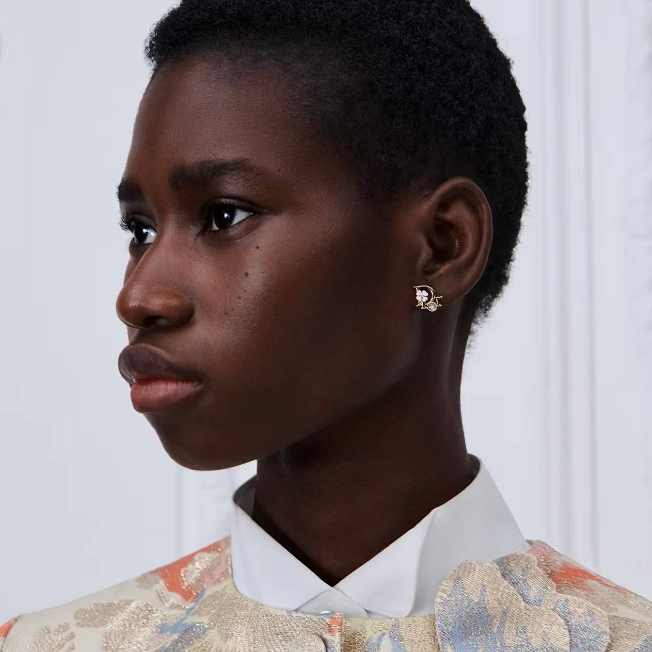 Dior ディオール レディース ピアス Dior Tribales ディオールロゴ ゴールドフィニッシュ レジンパール 上品 ブランドアクセサリー ギフト - 画像 4