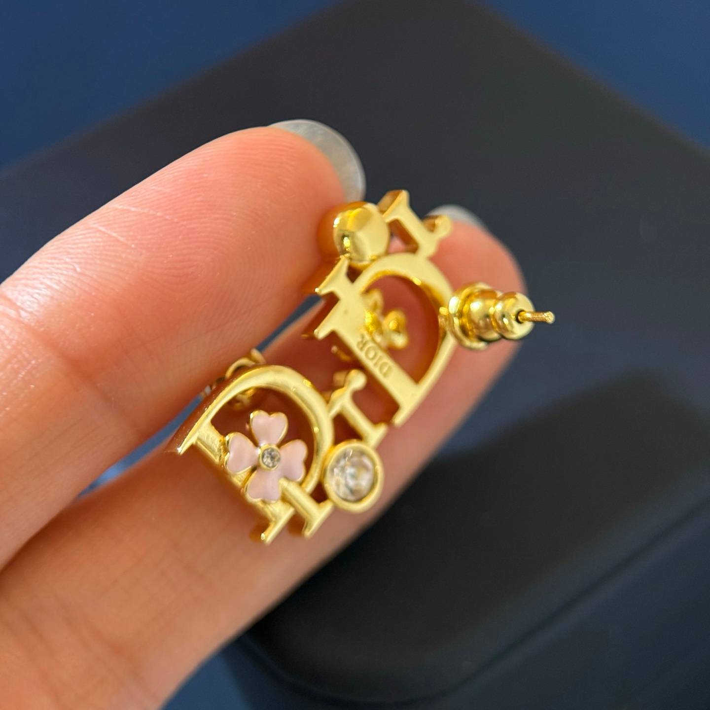 Dior ディオール レディース ピアス Dior Tribales ディオールロゴ ゴールドフィニッシュ レジンパール 上品 ブランドアクセサリー ギフト - 画像 5
