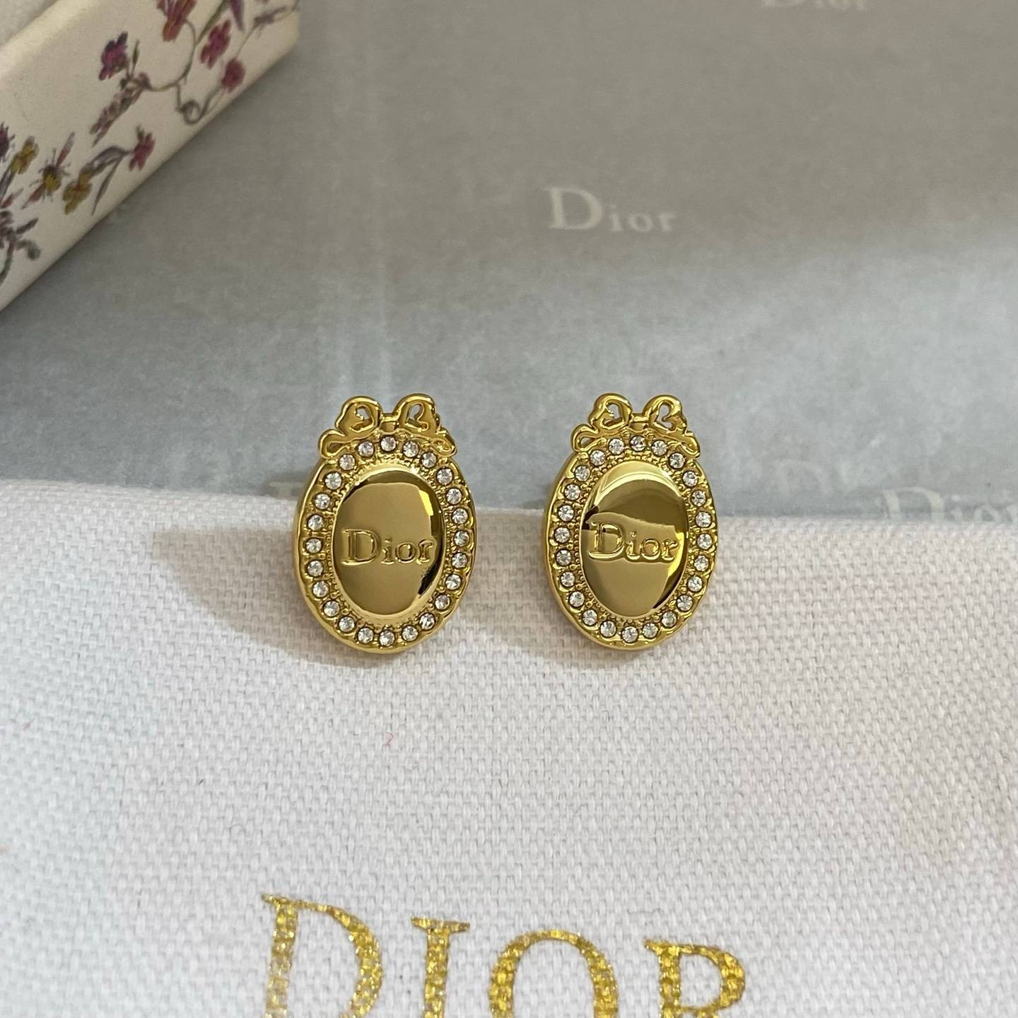 Dior ディオール レディース ピアス CDロゴ レジンパール クリスタル ブランドアクセサリー 上品 华やか プレゼント