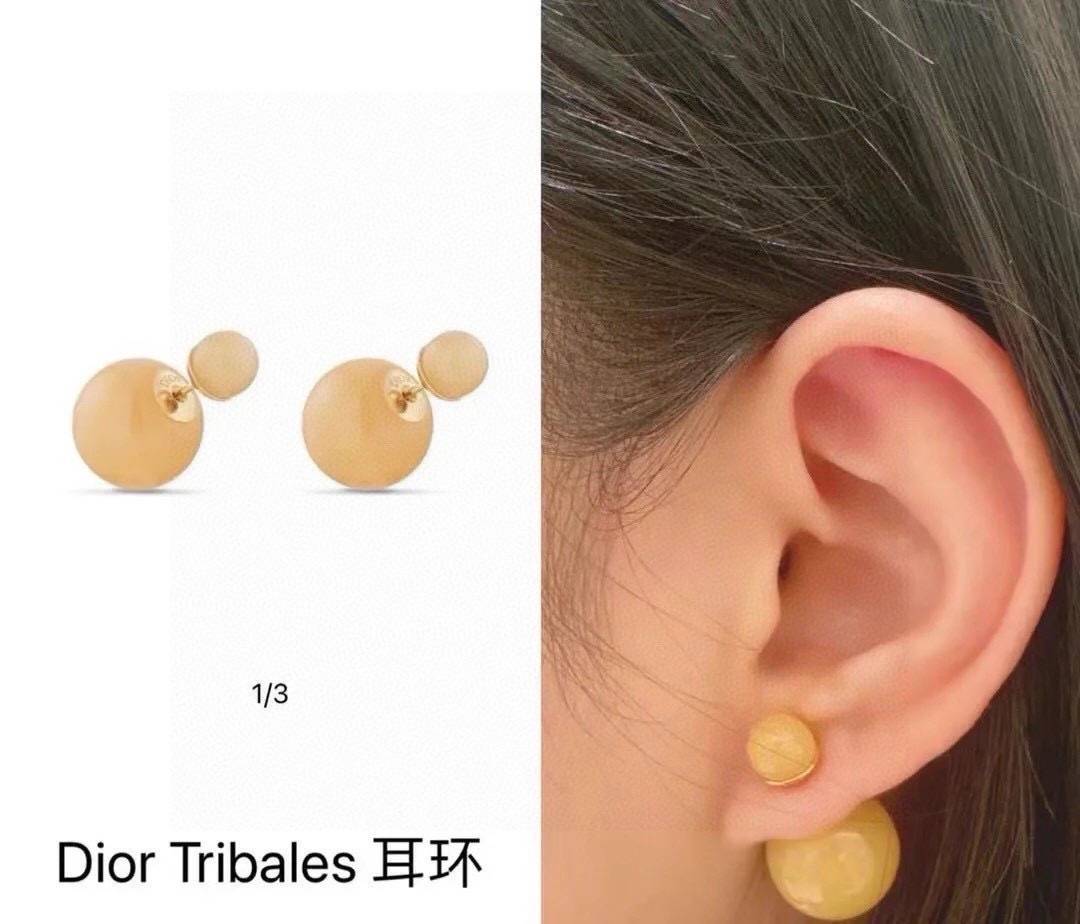 Dior ディオール レディース ピアス Dior Tribales CDロゴ レジンパール ゴールドフィニッシュ ブランドアクセサリー 上品 プチギフト