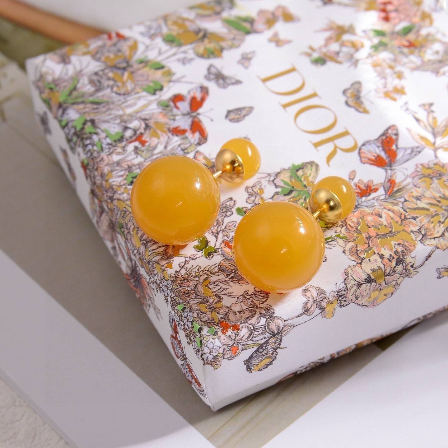 Dior ディオール レディース ピアス Dior Tribales CDロゴ レジンパール ゴールドフィニッシュ ブランドアクセサリー 上品 プチギフト - 画像 4