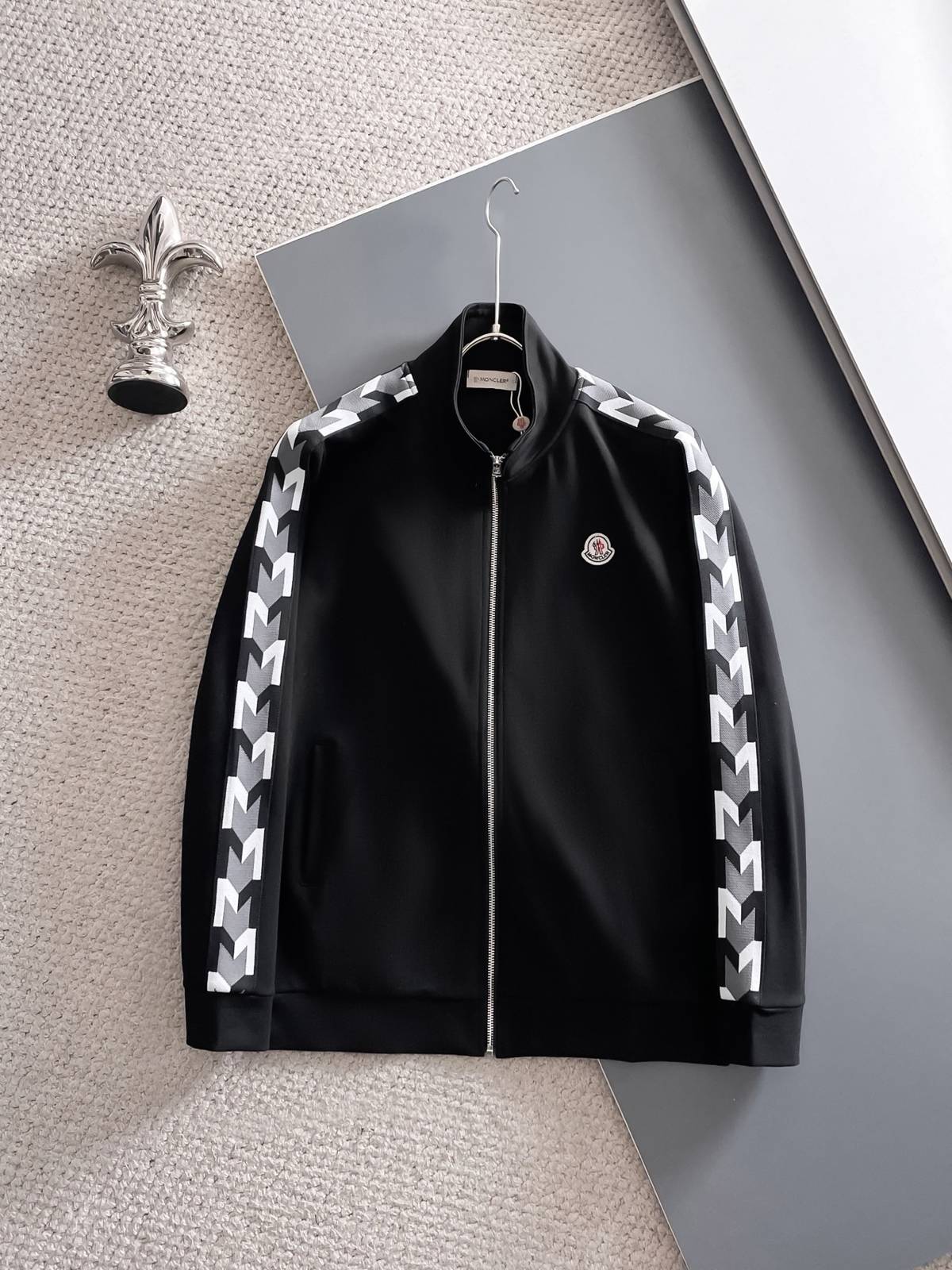 MONCLER モンクレール メンズ セットアップ ジップアップパーカー ロゴワッペン ロゴテープ スポーツウェア 黒 - 画像 9