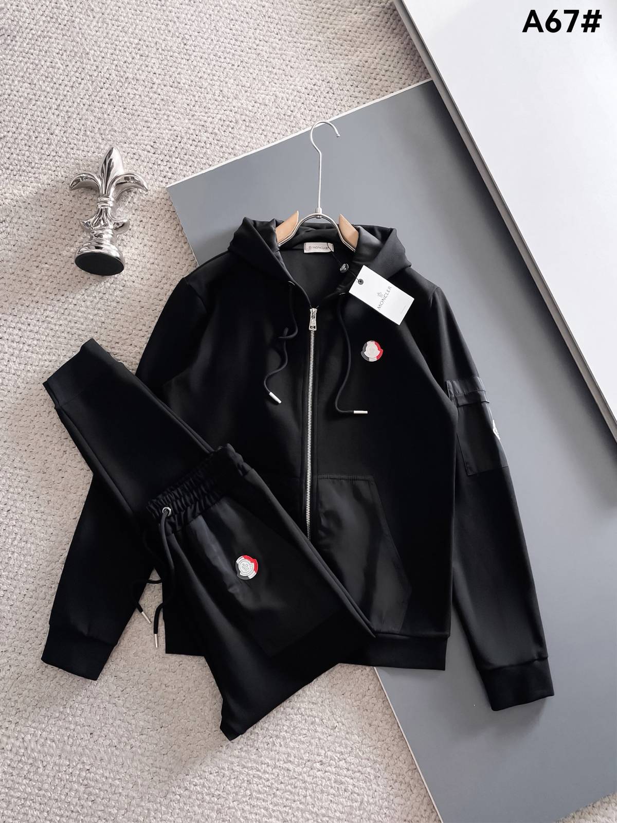 MONCLER モンクレール メンズ セットアップ ジップパーカー ロゴワッペン ブラック