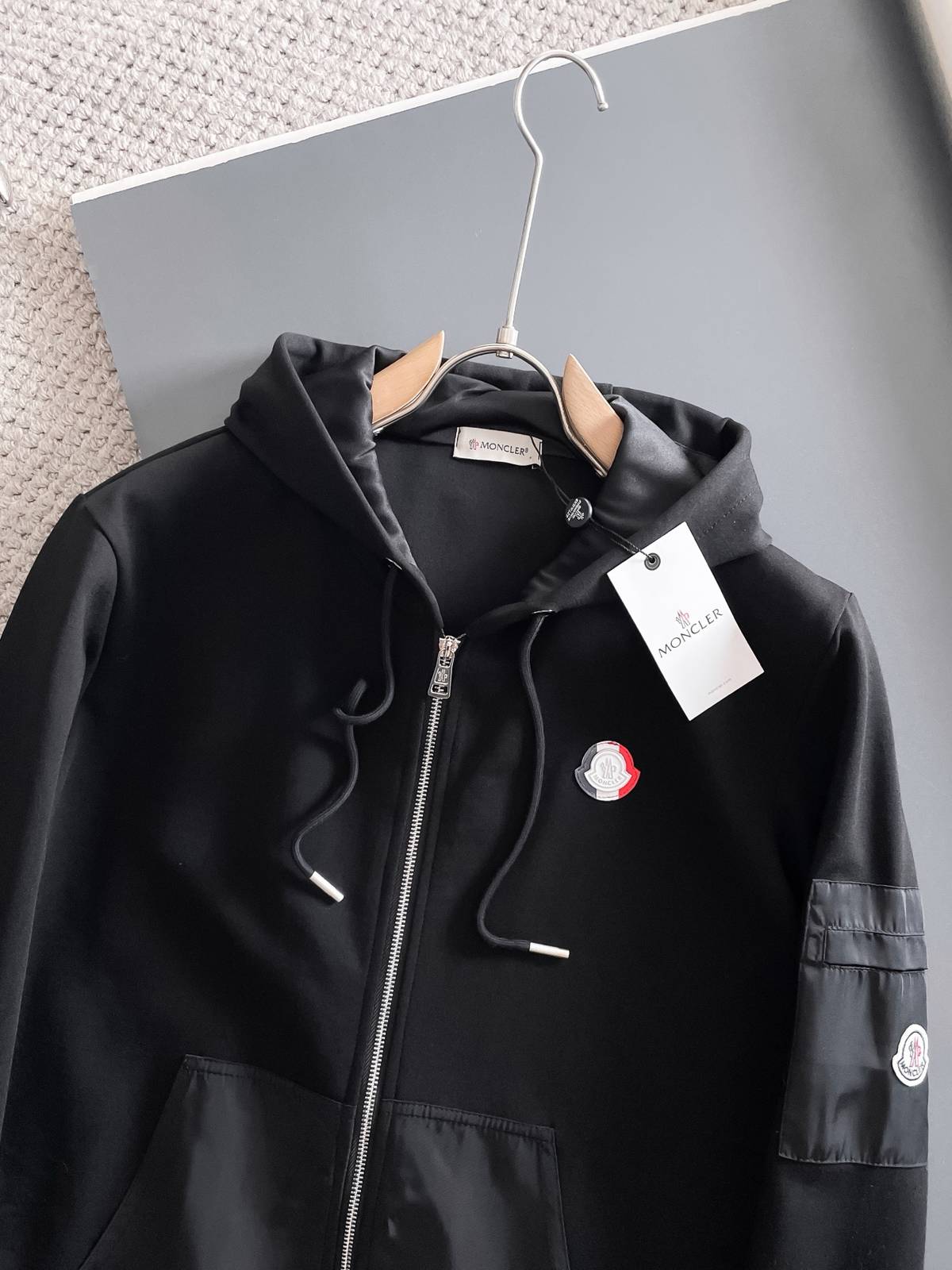 MONCLER モンクレール メンズ セットアップ ジップパーカー ロゴワッペン ブラック - 画像 7