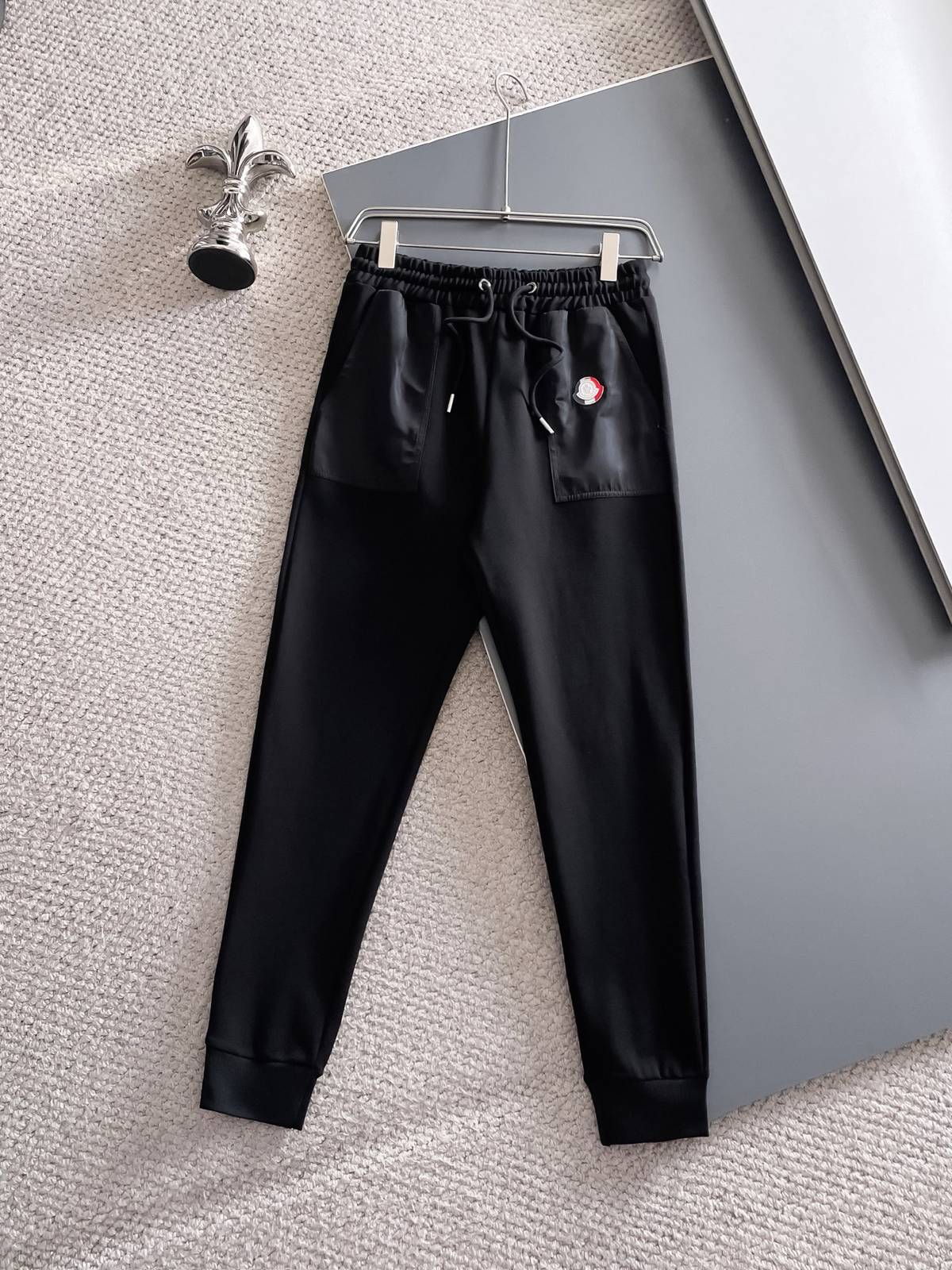 MONCLER モンクレール メンズ セットアップ ジップパーカー ロゴワッペン ブラック - 画像 8