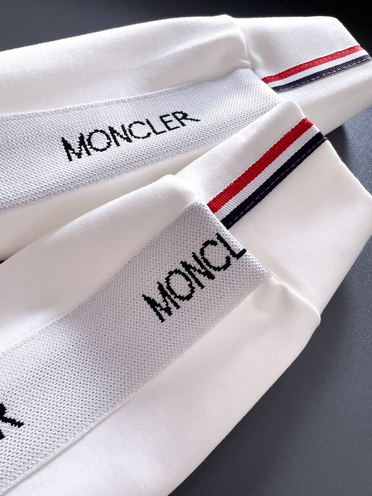 MONCLER モンクレール メンズ セットアップ ジップアップパーカー ロゴテープ ロゴワッペン スポーツウェア ワンマイルウェア ホワイト - 画像 5