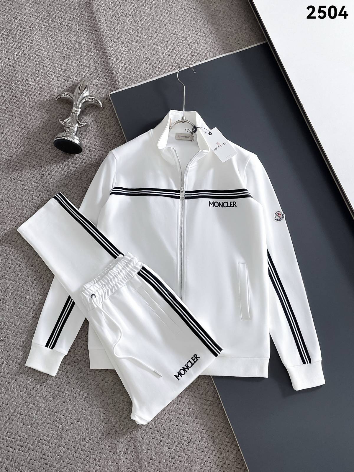 MONCLER モンクレール メンズ セットアップ ジップアップパーカー ロゴワッペン サイドライン スポーツウェア 秋冬 ホワイト