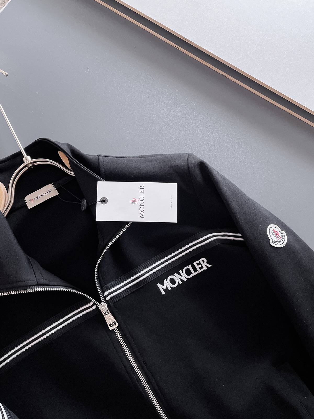 MONCLER モンクレール メンズ セットアップ ジップアップパーカー ロゴ刺繍 ロングスウェット ジャージ オールブラック - 画像 7