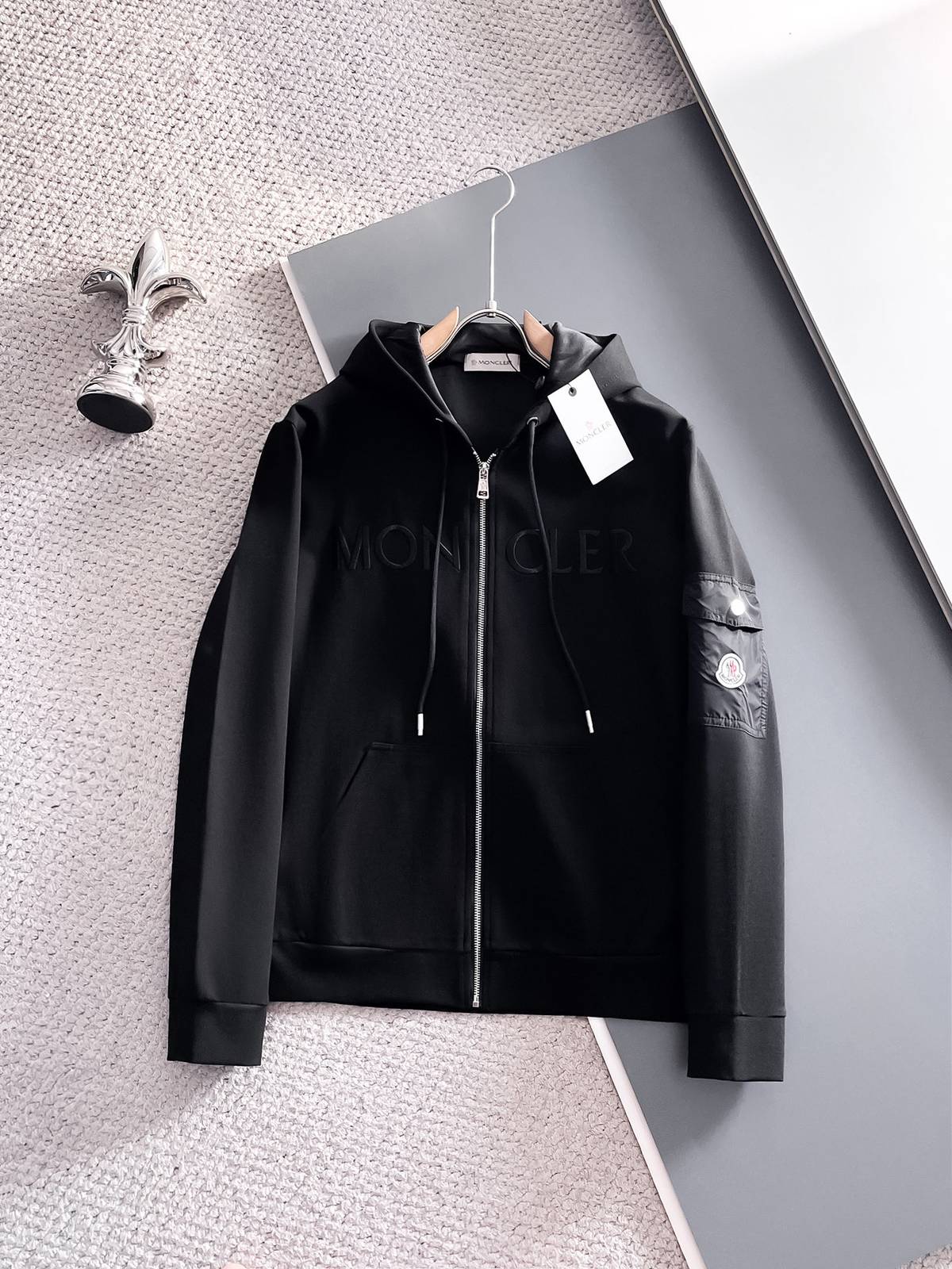 MONCLER モンクレール メンズ セットアップ ジップアップパーカー ロゴ刺繍 上下セット 秋冬 ブラック - 画像 9