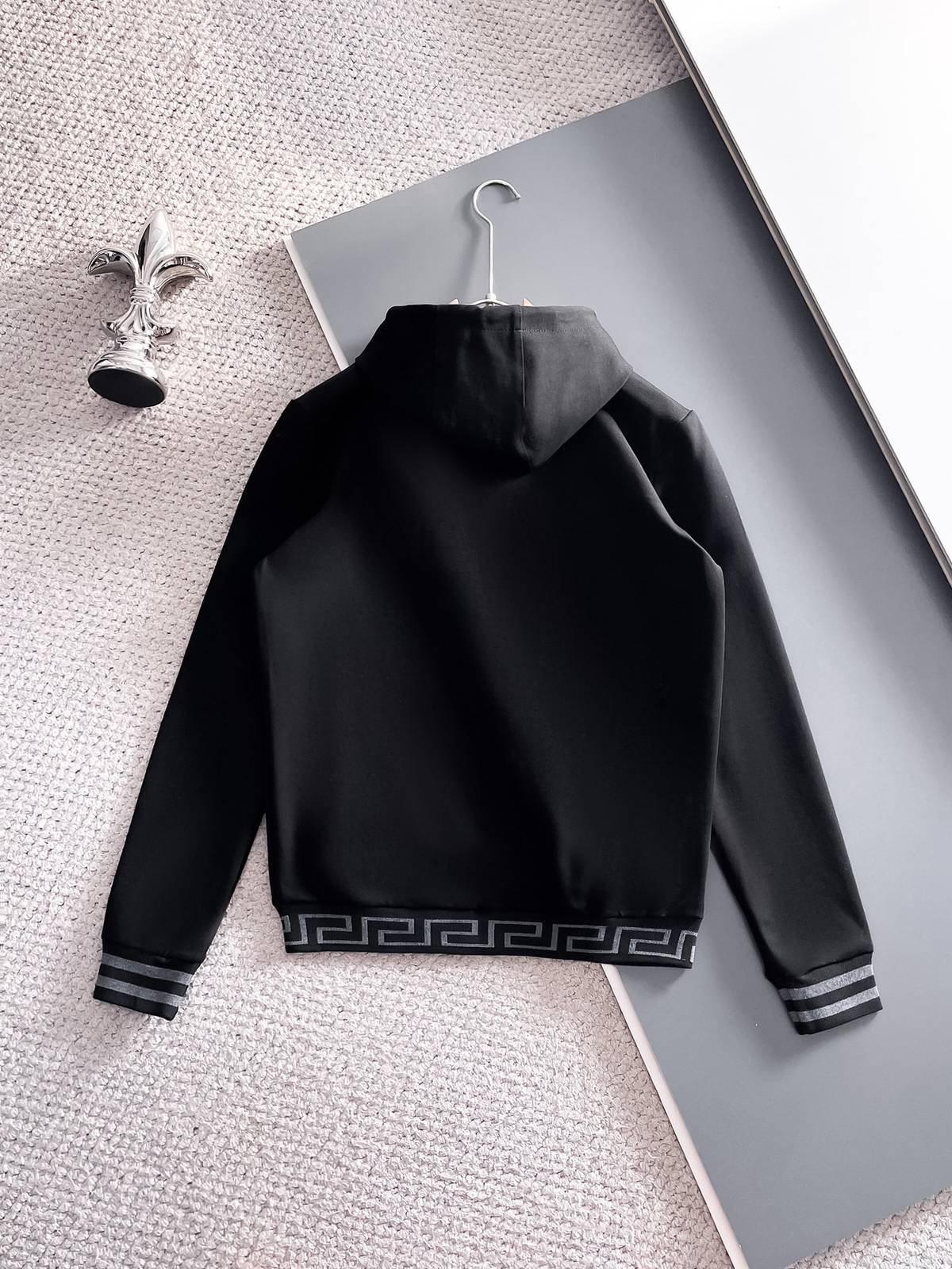 VERSACE ヴェルサーチ メンズ セットアップ ジップパーカー ロゴワッペン メディューサ ロゴ 黒 - 画像 8
