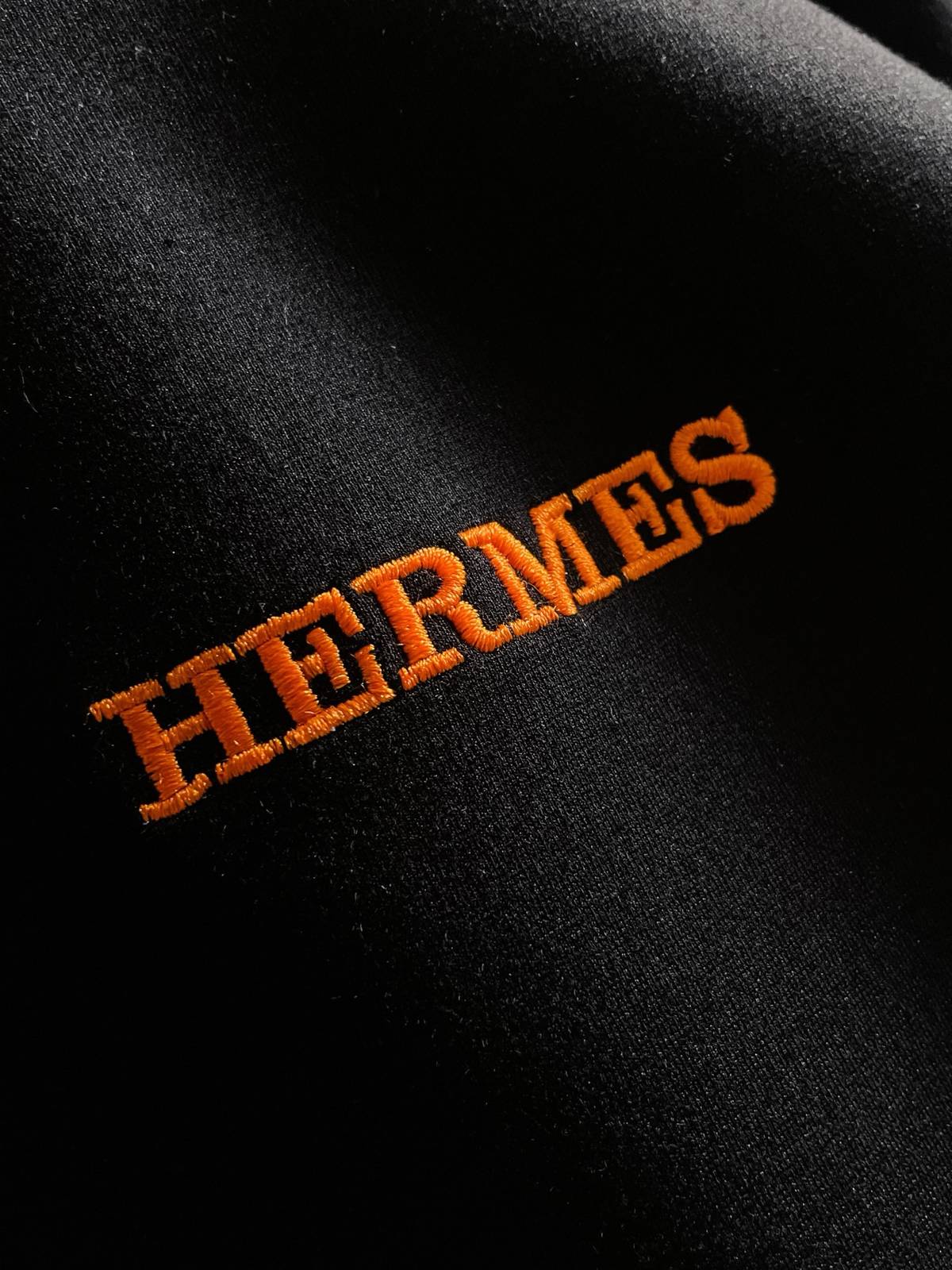 HERMES ヘルメス メンズ セットアップ ジップアップパーカー ロゴ刺繍 ロゴテープ スポーツウェア ブラック オレンジ - 画像 4