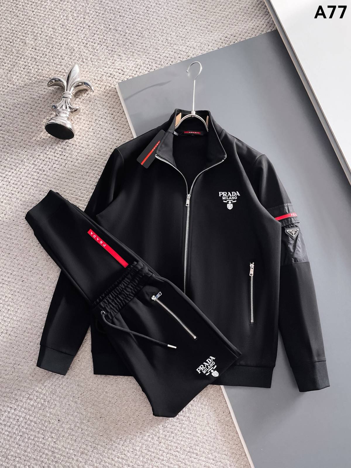PRADA プラダ メンズ セットアップ ジップアップパーカー ロゴワッペン ロゴテープ スポーツウェア ブラック