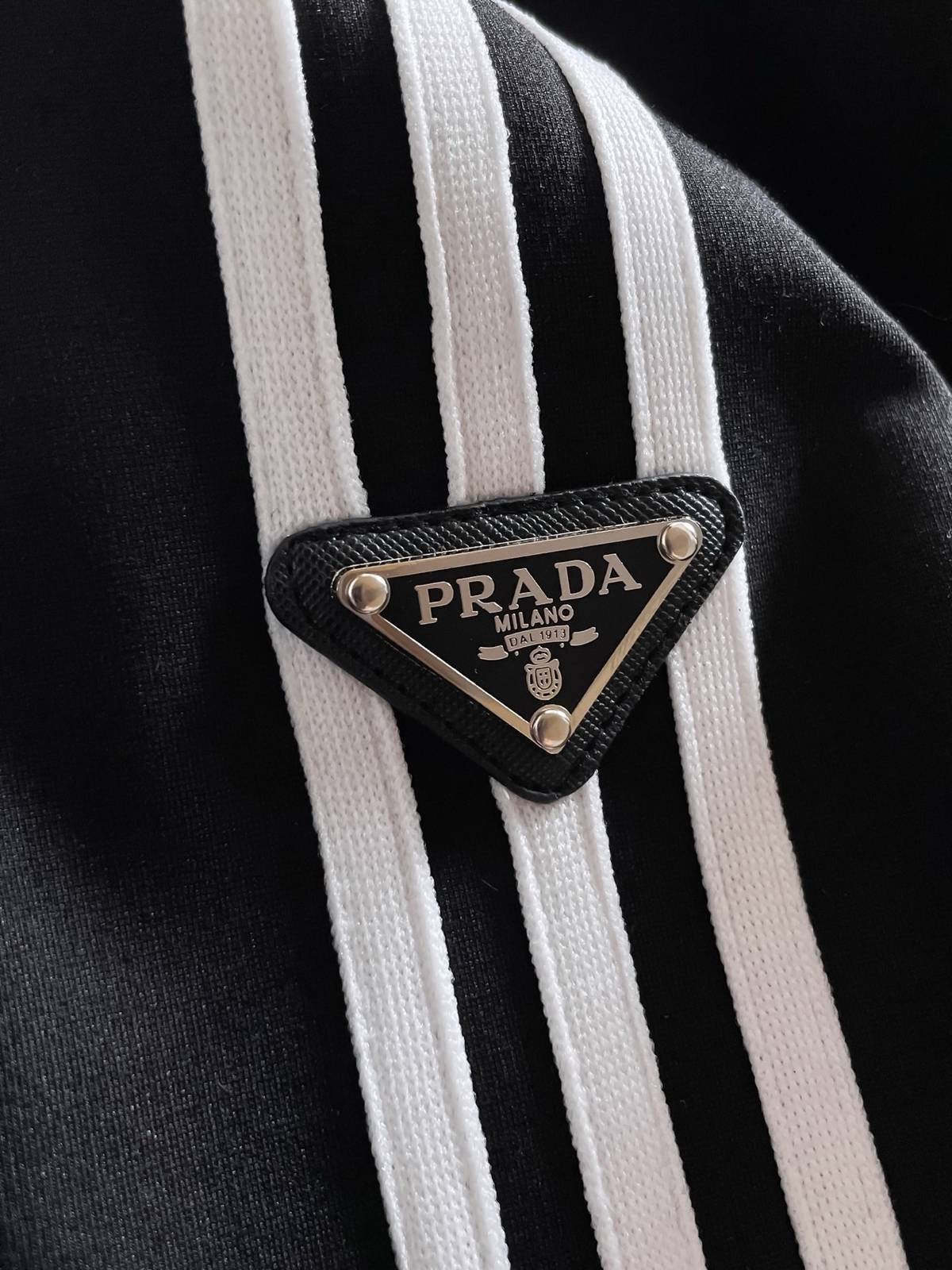 PRADA プラダ メンズ セットアップ ジップパーカー ロゴワッペン ロゴテープ ストリート ブラック - 画像 6