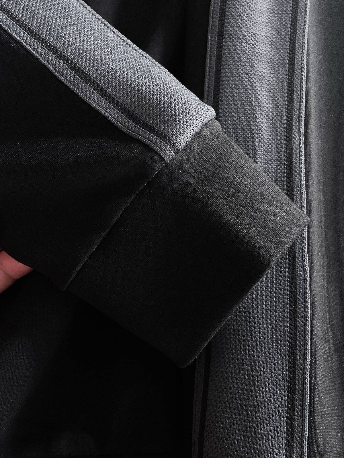 PRADA プラダ メンズ セットアップ ジップアップパーカー ロゴワッペン ロゴテープ スポーツウェア 秋冬 ブラック - 画像 4