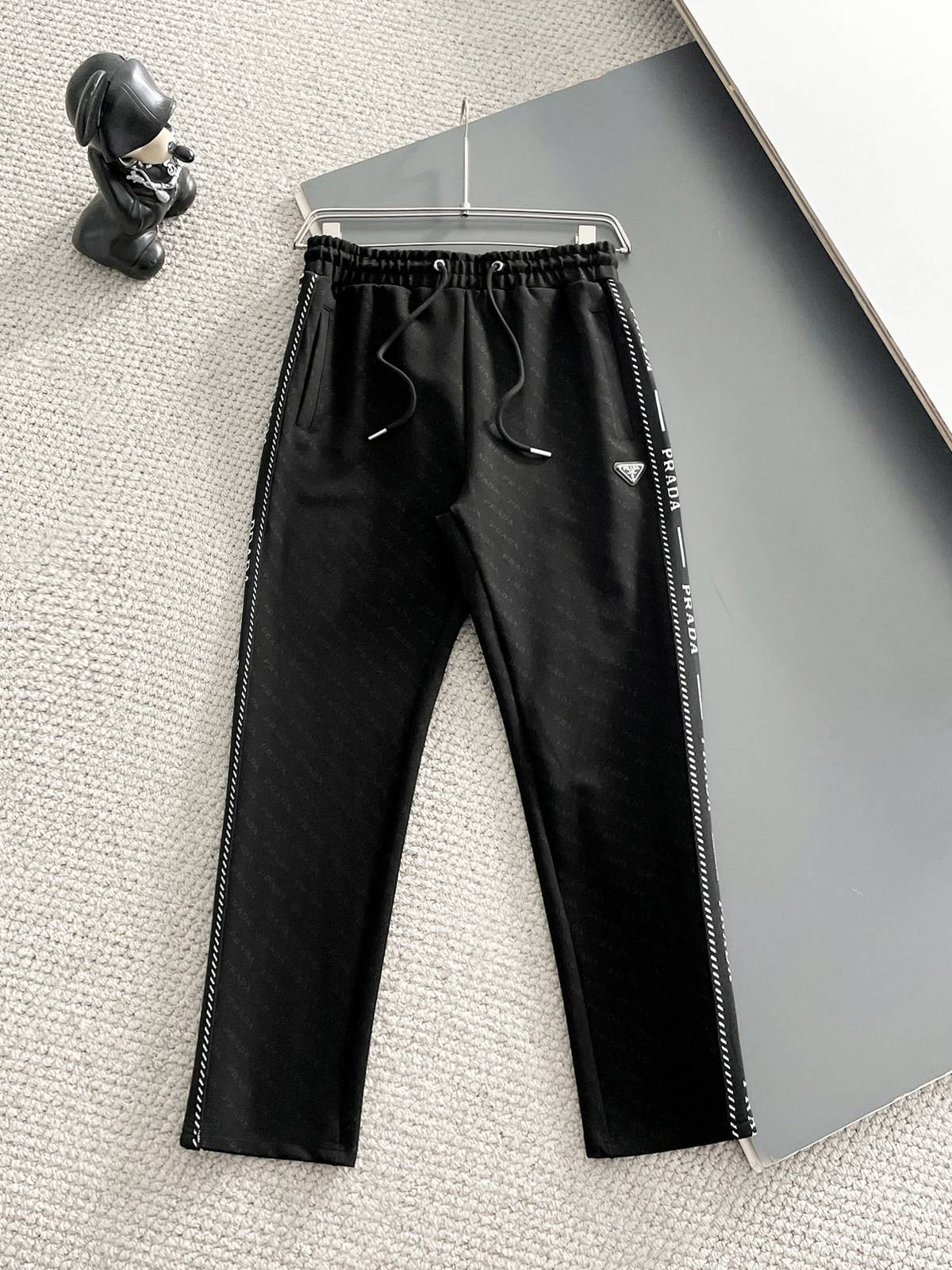 PRADA プラダ メンズ セットアップ ジップアップパーカー ロゴテープ スウェットセットアップ ストリート ブラック - 画像 7