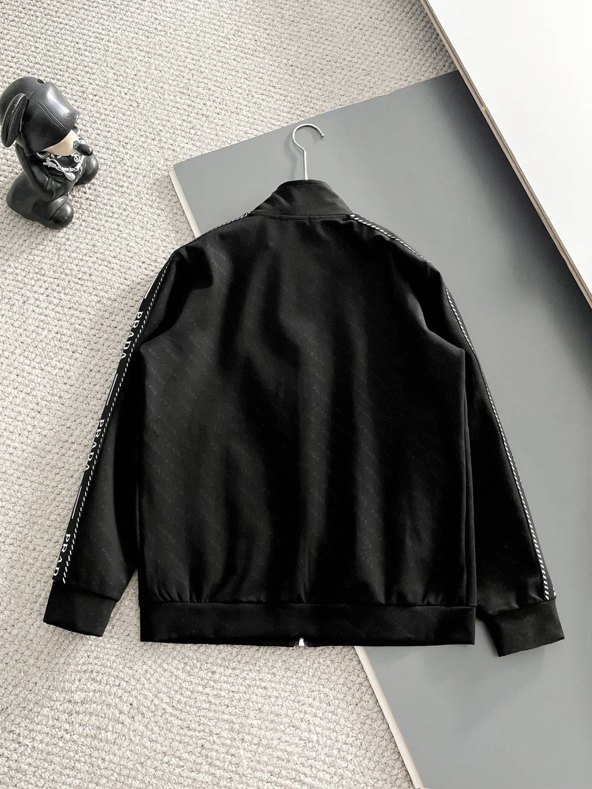 PRADA プラダ メンズ セットアップ ジップアップパーカー ロゴテープ スウェットセットアップ ストリート ブラック - 画像 8