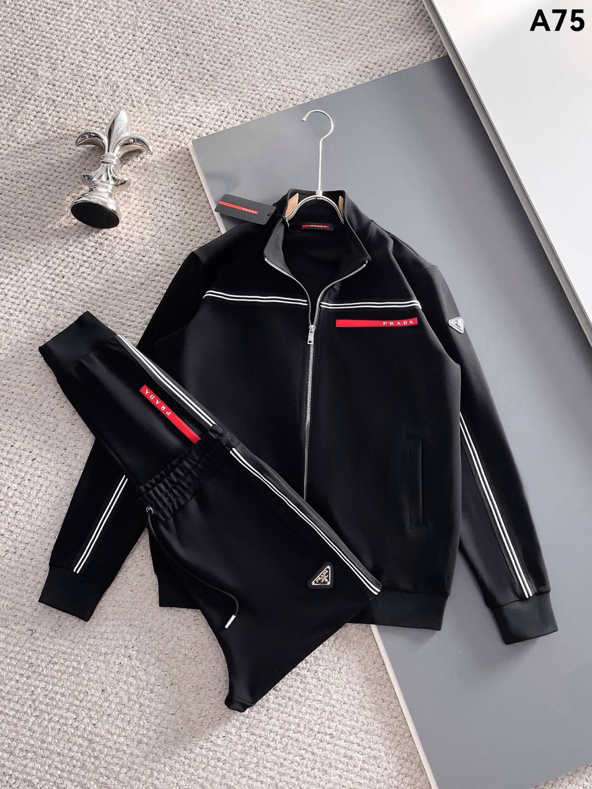 PRADA プラダ メンズ セットアップ ジップアップパーカー ロゴテープ スポーツウェア ブラック