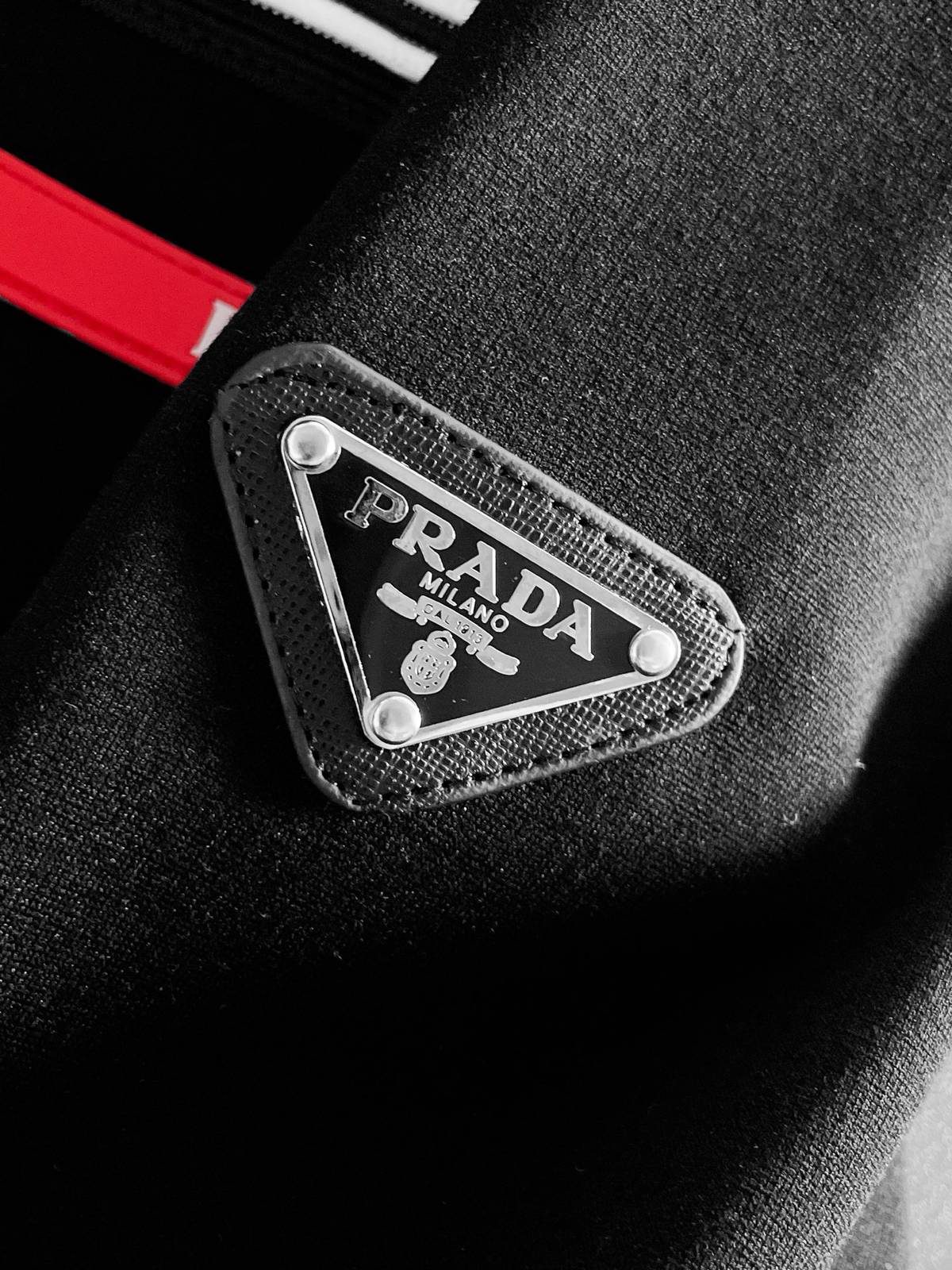 PRADA プラダ メンズ セットアップ ジップアップパーカー ロゴテープ スポーツウェア ブラック - 画像 7