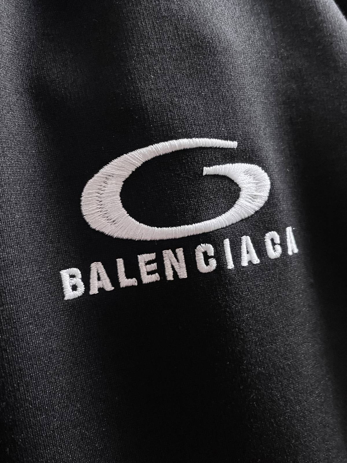 BALENCIAGA バレンシアガ メンズ セットアップ ジップアップパーカー ロゴワッペン ロゴテープ スポーツウェア 秋冬 ブラック - 画像 4