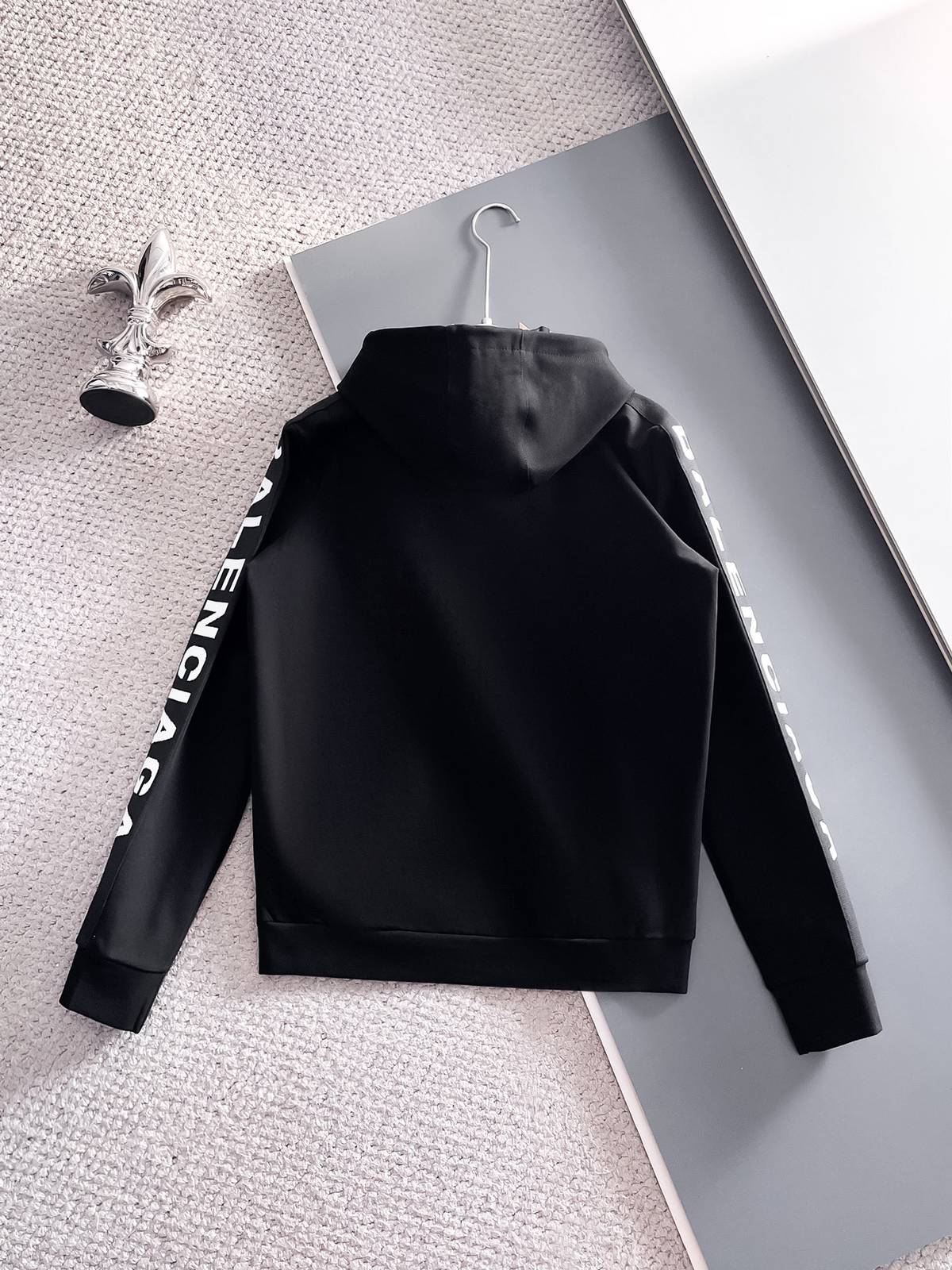 BALENCIAGA バレンシアガ メンズ セットアップ ジップパーカー ロゴワッペン ロゴテープ スポーツウェア ブラック - 画像 8