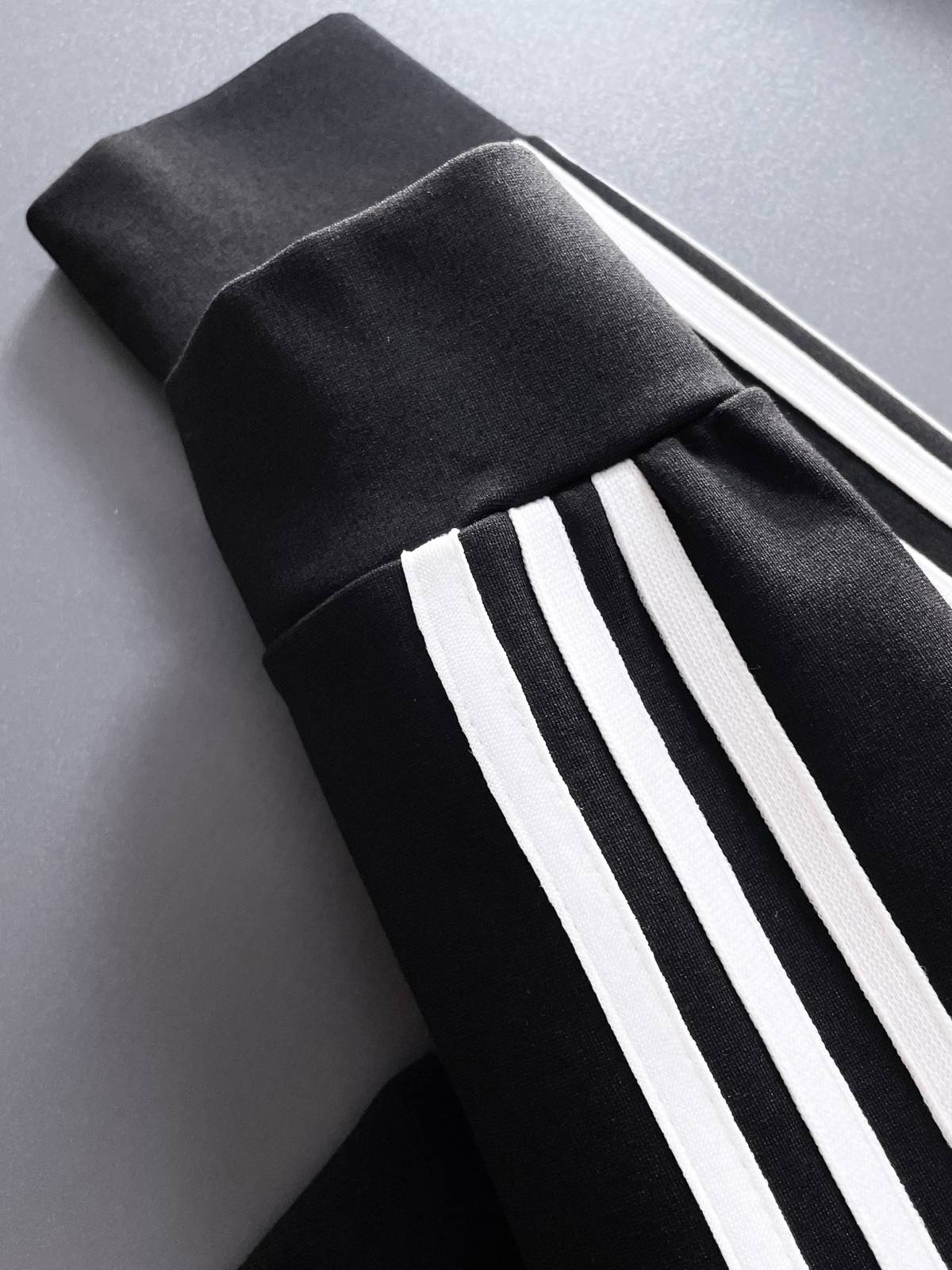 BALENCIAGA バレンシアガ メンズ セットアップ ジップアップパーカー ロゴワッペン サイドライン スポーツウェア ブラック - 画像 4