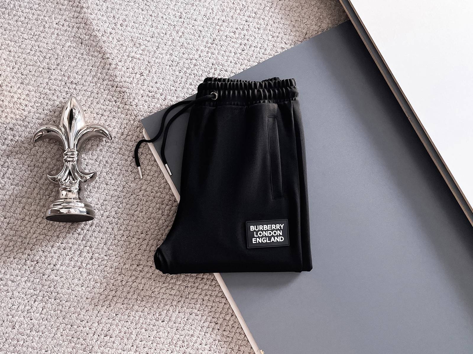 BURBERRY バーバリー メンズ セットアップ ジップパーカー ロゴワッペン ブラック - 画像 5