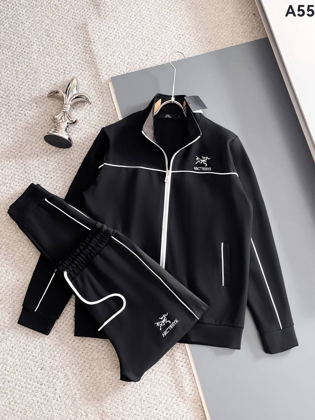 ARCTERYX アークテリクス メンズ セットアップ ジップアップパーカー ロゴ刺繍 ロゴテープ スウェットセットアップ メンズ ブラック